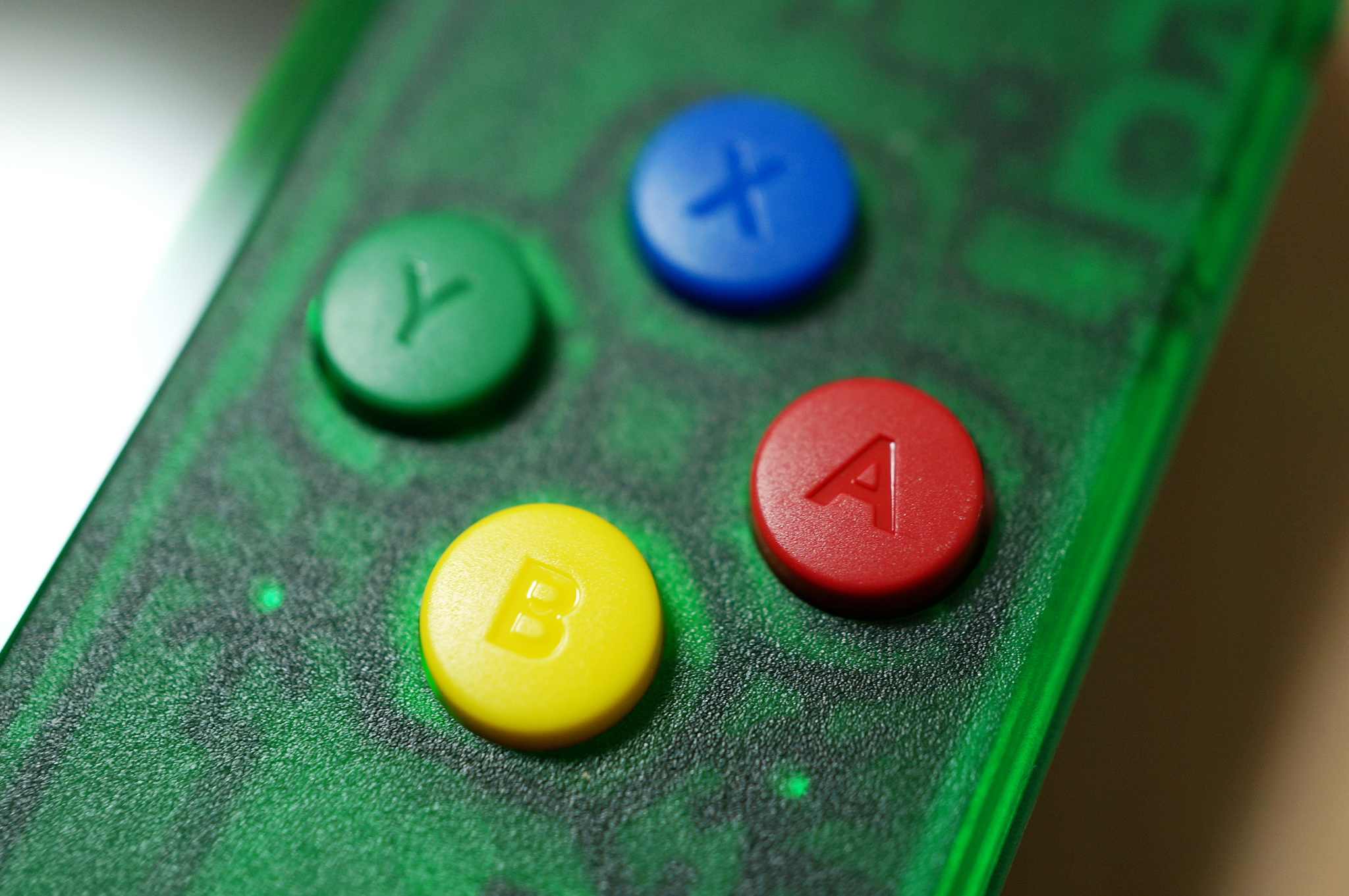 売り出し卸値 ニンテンドー2DS ポケットモンスター緑　限定パック 携帯用ゲーム本体