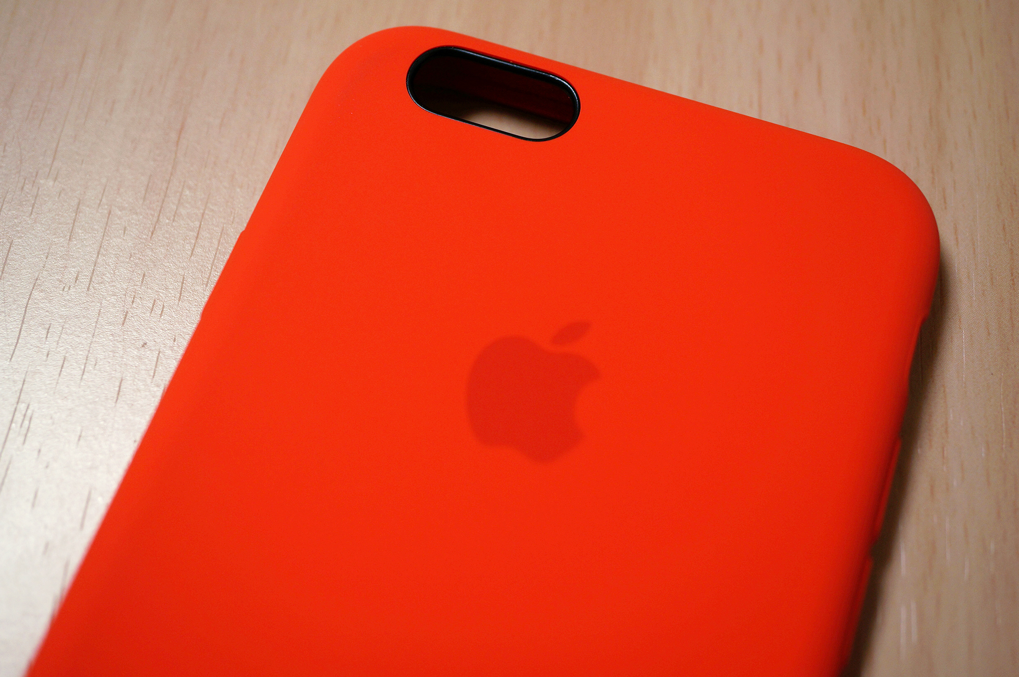 やはり純正ケースは美しい……！Apple純正iPhone 6sシリコーンケース – オレンジをレビュー！ makkyon web