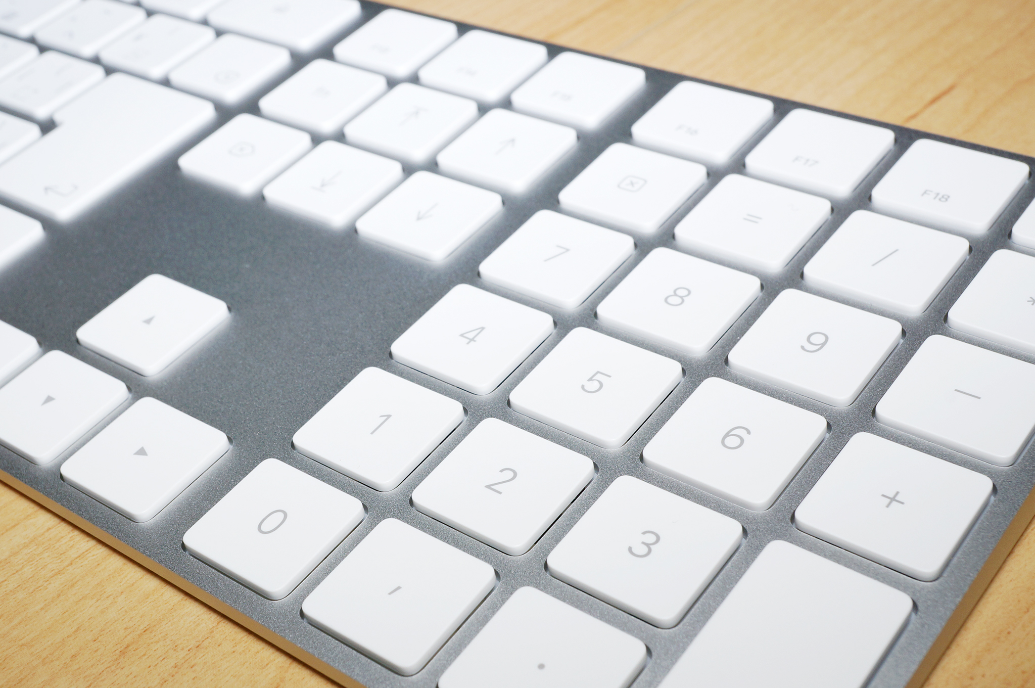 Apple Magic Keyboard（テンキー付き）レビュー／14年ぶりリニューアル！iMacとともに振り返るキーボード史 | makkyon  web