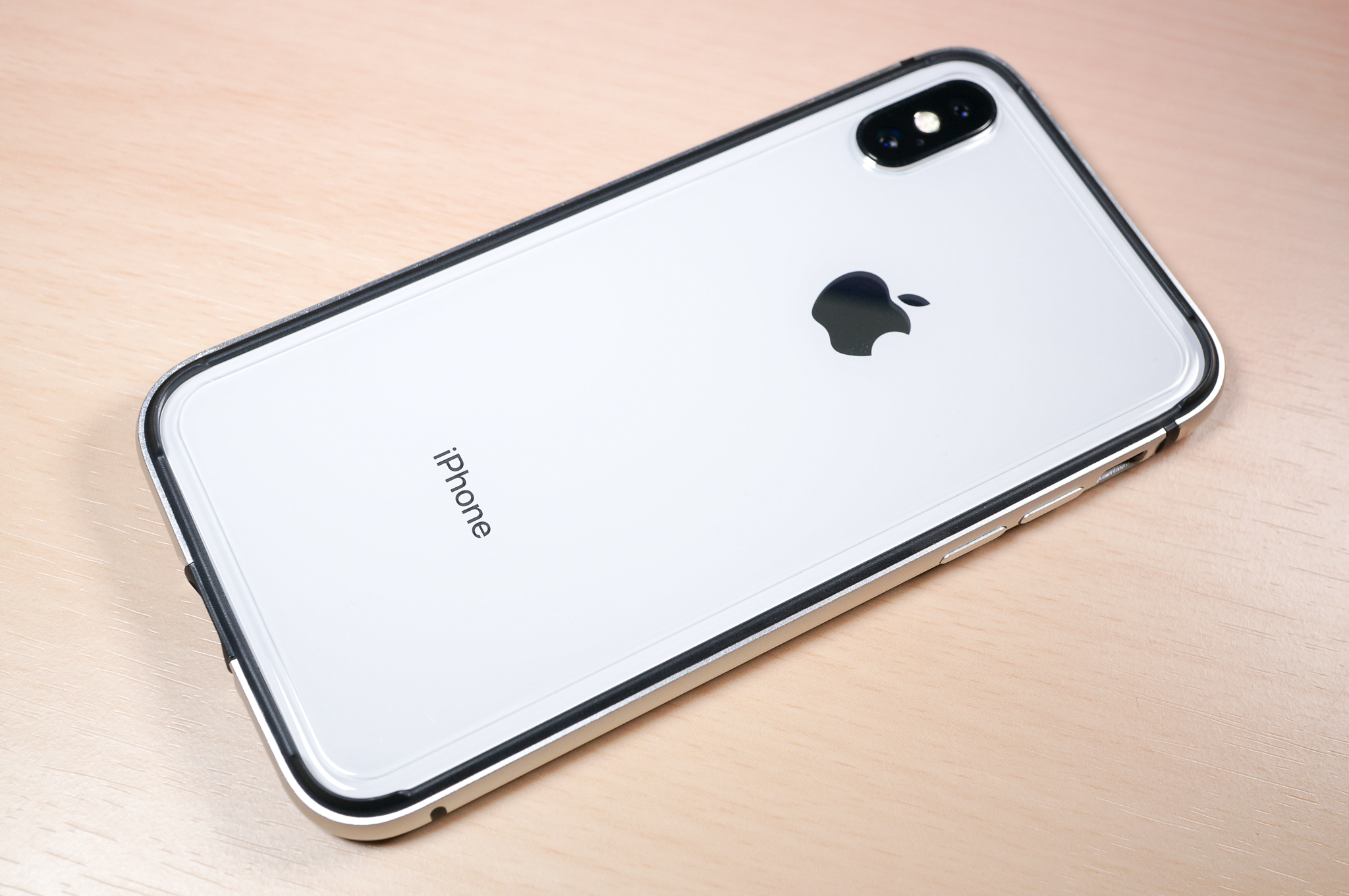 iPhone Xの美しい背面を見せよう、CASEKOOのアルミバンパーケース＋ 