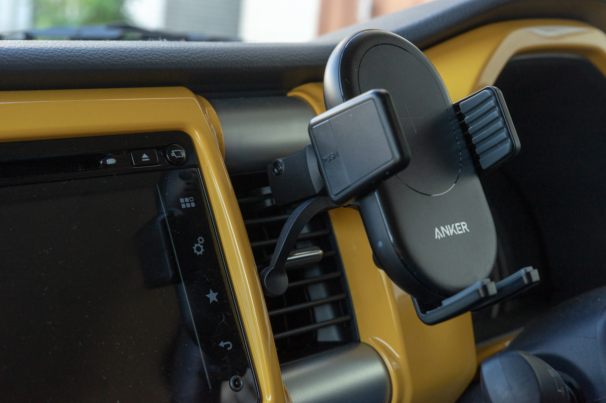 車の中でiphoneを7 5w急速ワイヤレス充電 Ankerのpowerwave 7 5 Car Mountをレビュー Makkyon Web