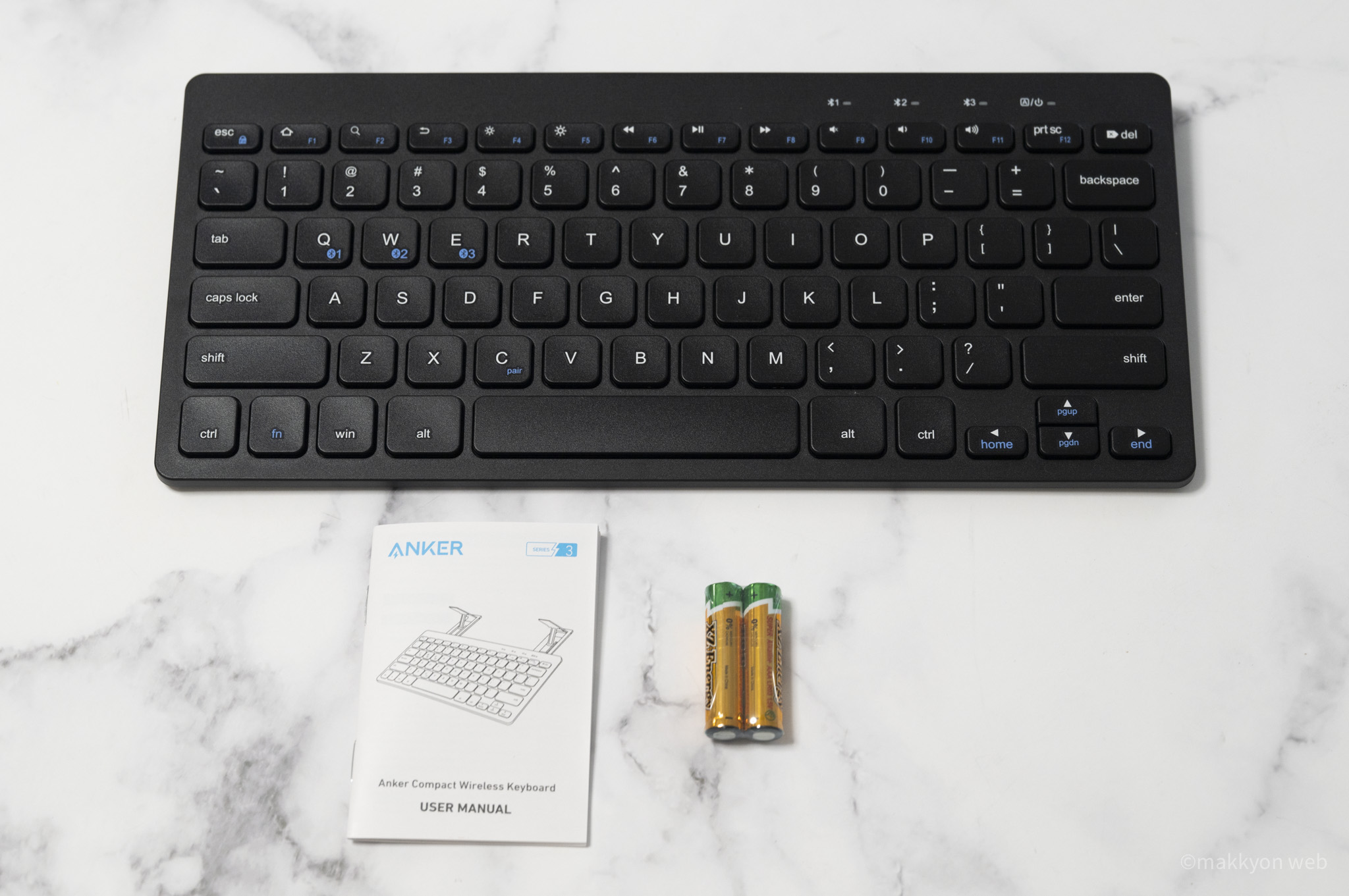 Anker Compact Wireless Keyboard／折りたたみスタンドを内蔵したコンパクトワイヤレスキーボード
