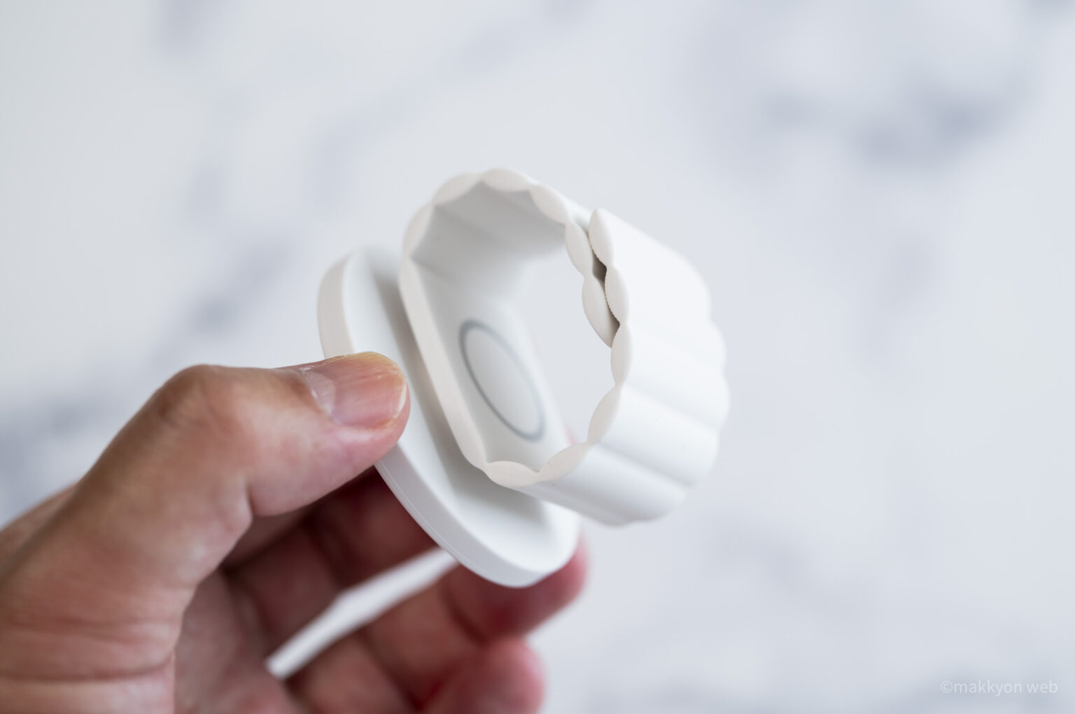 Anker 620 MagGo Phone Grip／巻いても広げてもMagSafeでくっつくiPhone用グリップ！iPhone 15 Pro Maxも支えられるよ！ MAKKYON WEB