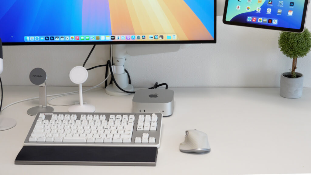 デスク上のMac mini