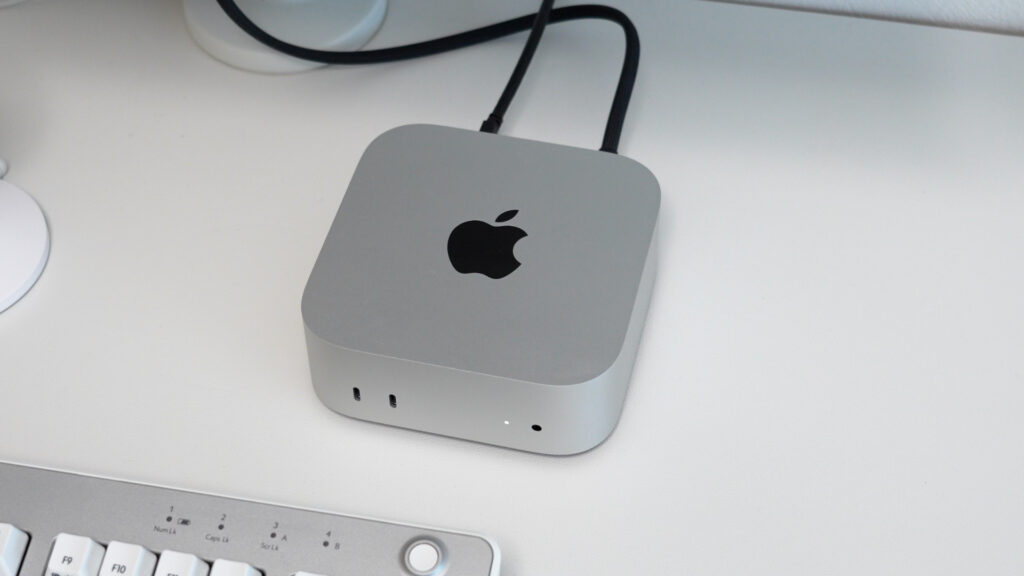 デスク上のMac mini