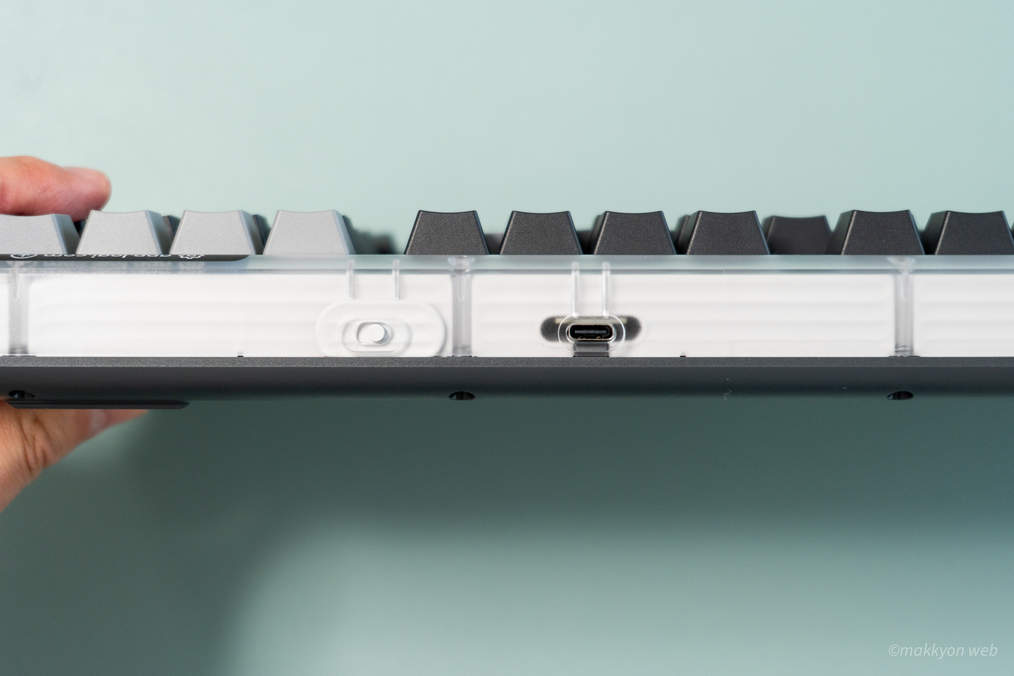 Alto Keys K98Mの背面には充電用のUSB-Cポート