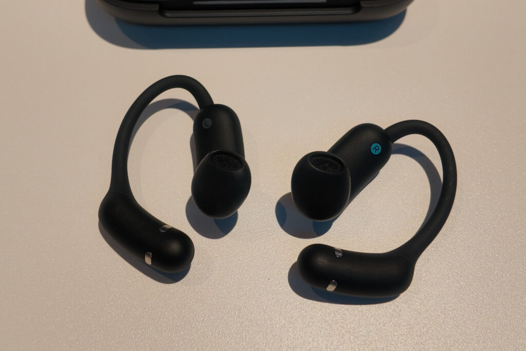 Soundcore AeroFit 2 Proはイヤーフック型のワイヤレスイヤホンです