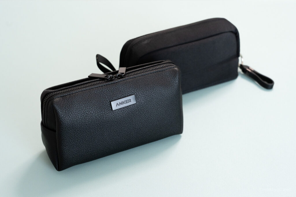 Ankerのビジネス向けガジェットポーチ「Anker Style Pouch」と、今回レビューしたコクヨの「カバコ」