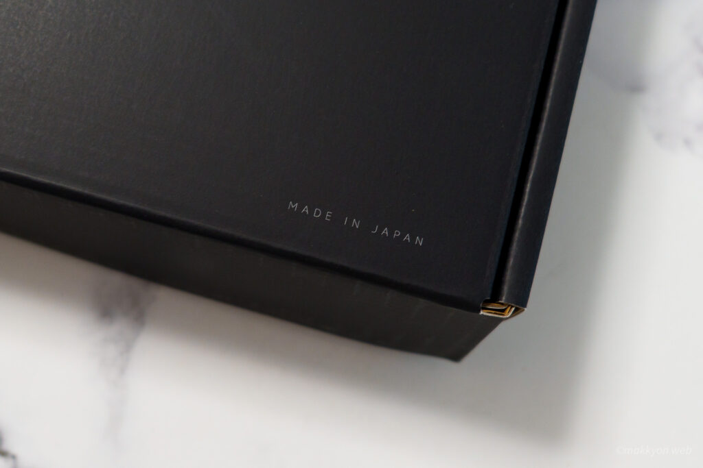 HotaluX AXIS LIGHTのパッケージ右下に控えめに印字された「MADE IN JAPAN」