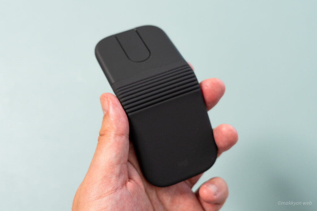 Mobi Foldマウス本体の中央には蛇腹の機構がある