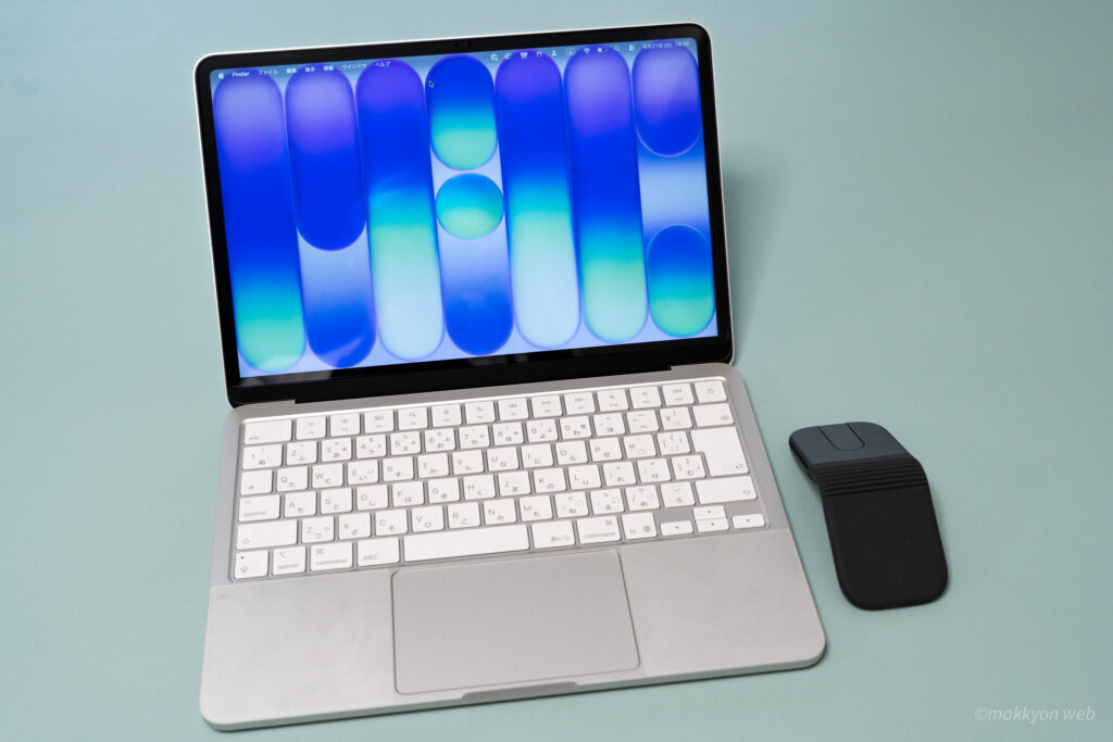 MacBook NeoとMobi Fold