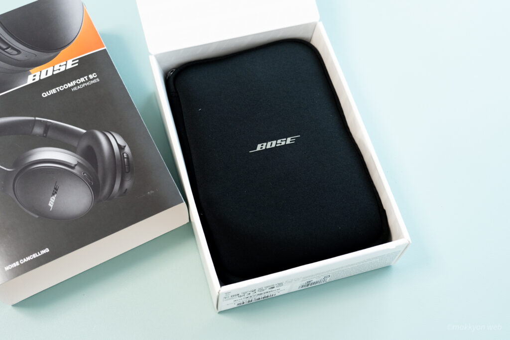 QuietComfort SC Headphonesのパッケージ内に収まっているソフトケース（SC）