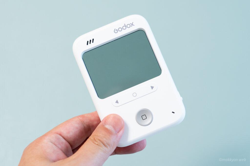 Godox C100は本体の半分が透明のファインダー