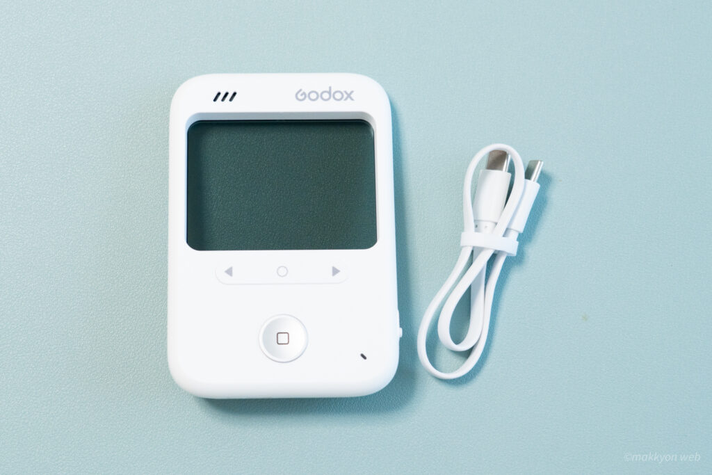 Godox C100の付属品はUSB-Cケーブルのみ
