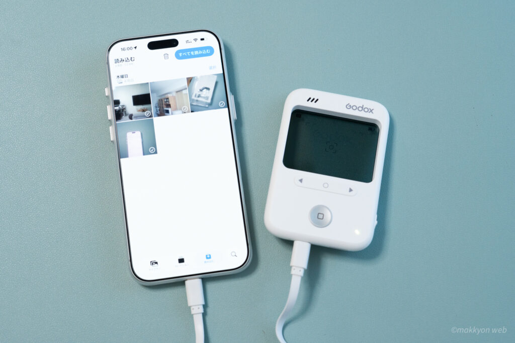 Godox C100のデータを転送するには、USB-Cケーブルで接続する必要がある